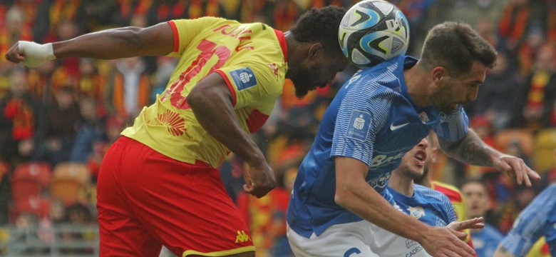 Sensacja! Lider stracił punkty w meczu z przedostatnią drużyną tabeli [WIDEO]