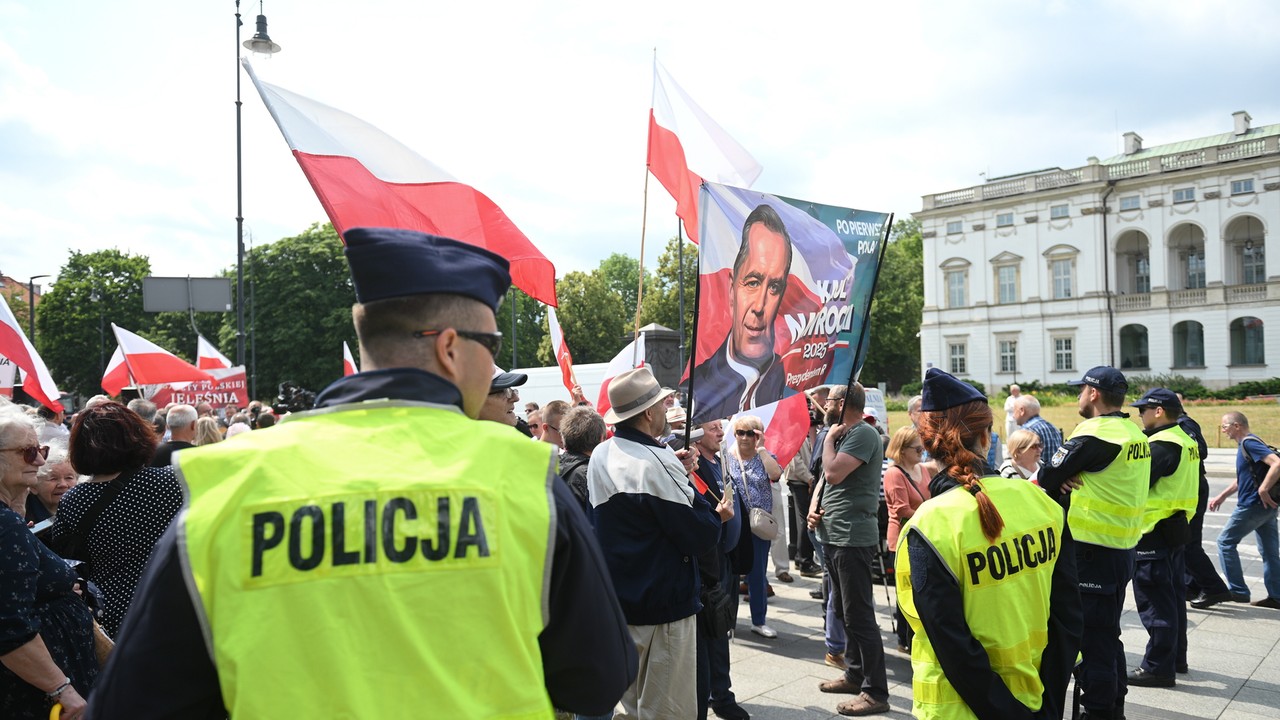 Krzyki i awantura przed Sądem Najwyższym. 