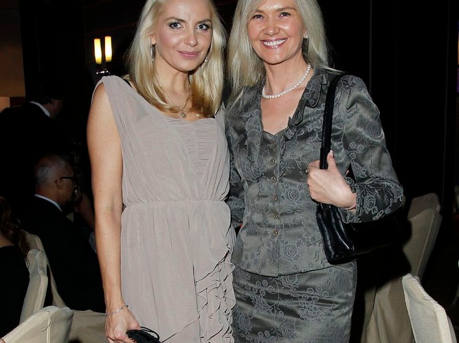 Maja Frykowska i Anna Kalata w modnych szarościach