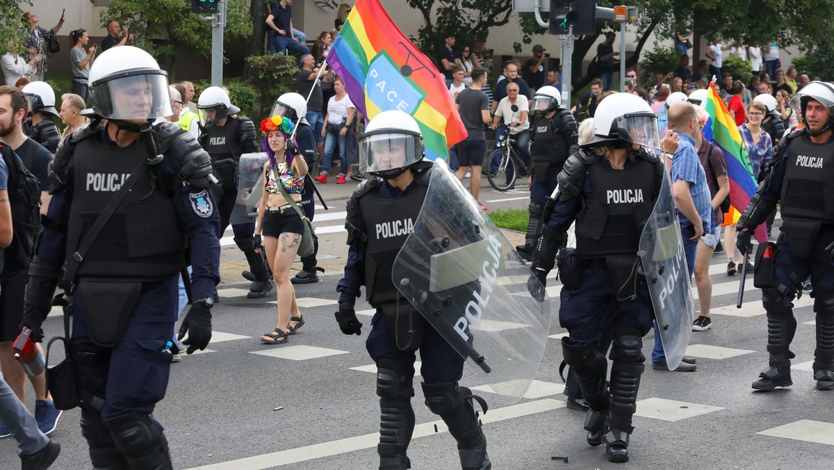 "Nie ma wolności bez solidarności" - do tego sloganu powraca redakcja "Gazety Wyborczej". Jest to reakcja na przemoc wobec osób ze środowiska LGBT, którego przykładem były ataki na Marsz Równości w Białymstoku w ostatnią sobotę. 