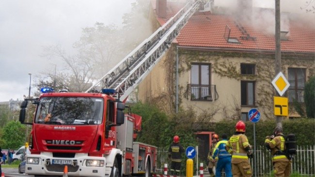 Podczas pożaru budynku w Krakowie kilka rodzin straciło dach nad głową