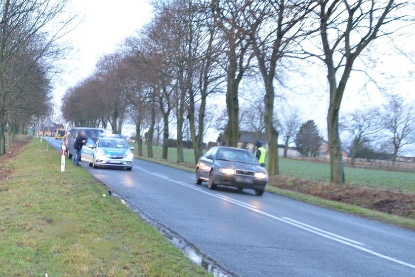 Kujawsko-Pomorskie: Mercedes potrącił 16-latkę. Dziewczyna zmarła