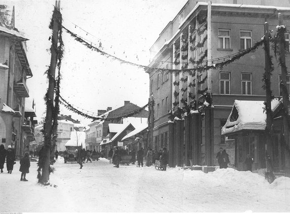 Ulica Krupówki w Zakopanem na przedwojennych fotografiach