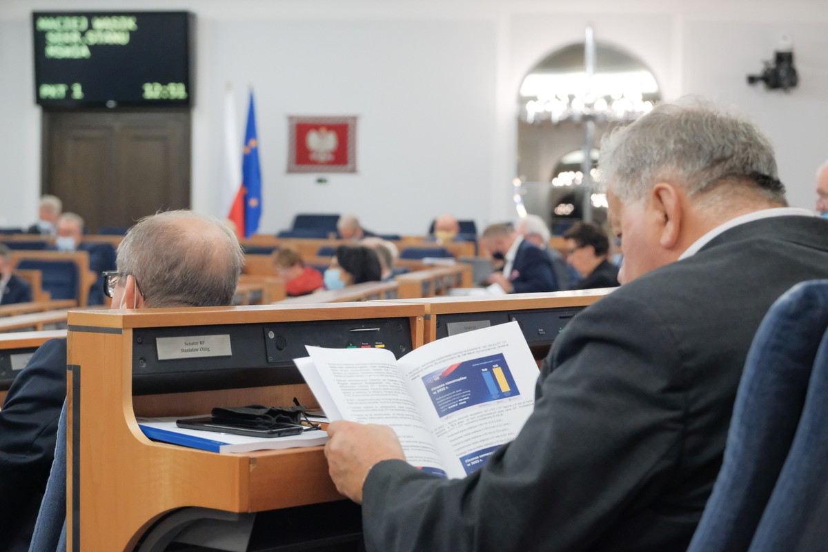 Wyższa izba parlamentu zajmuje się m.in. ustawą o budowie zabezpieczenia granicy państwowej