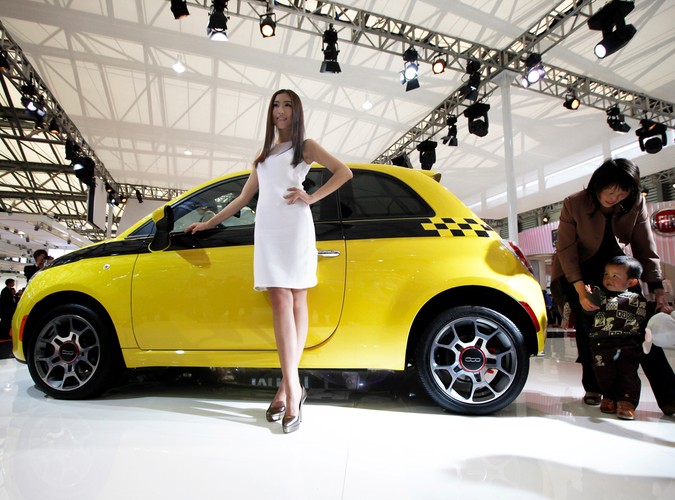 Salon samochodowy w Szanghaju... Jest na czym zawiesić oko :)