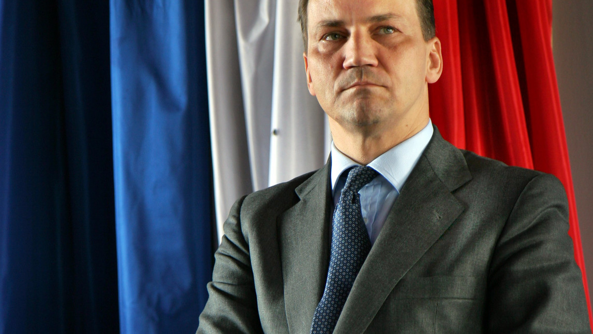 "Dziennik": Radosław Sikorski przekonuje, że wyjątkowa sytuacja w Gruzji będzie testem dla całej zjednoczonej Europy. Szef Ministerstwa Spraw Zagranicznych Proponuje, by wysłać do Gruzji pokojową misję Unii Europejskiej.