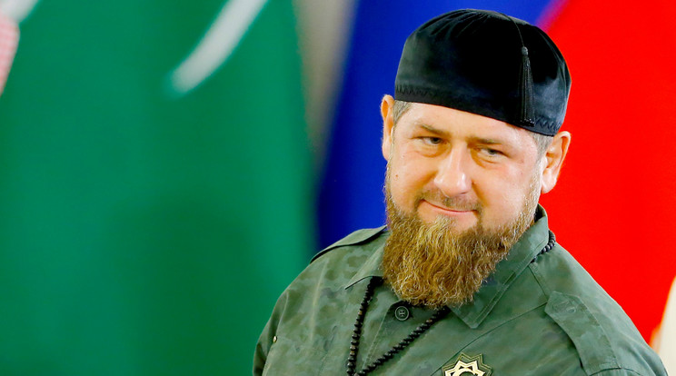 Ramzan Kadirov kapta meg elsőként az idén alapított Csecsenföld hőse kitüntetést / Fotó: Getty Images