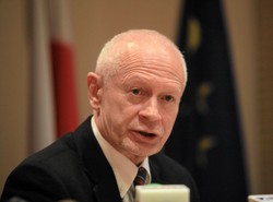 Boni sypnął nagrodami po 10 tysięcy. "Dobrze pracowali"