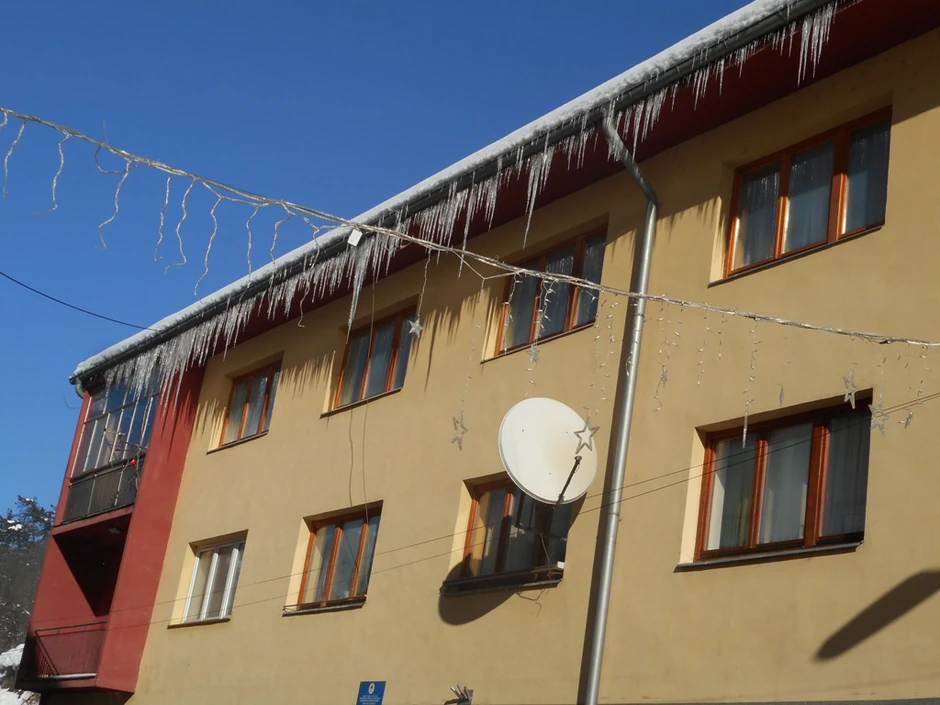 Lledenice na krovovima u Srebrenici