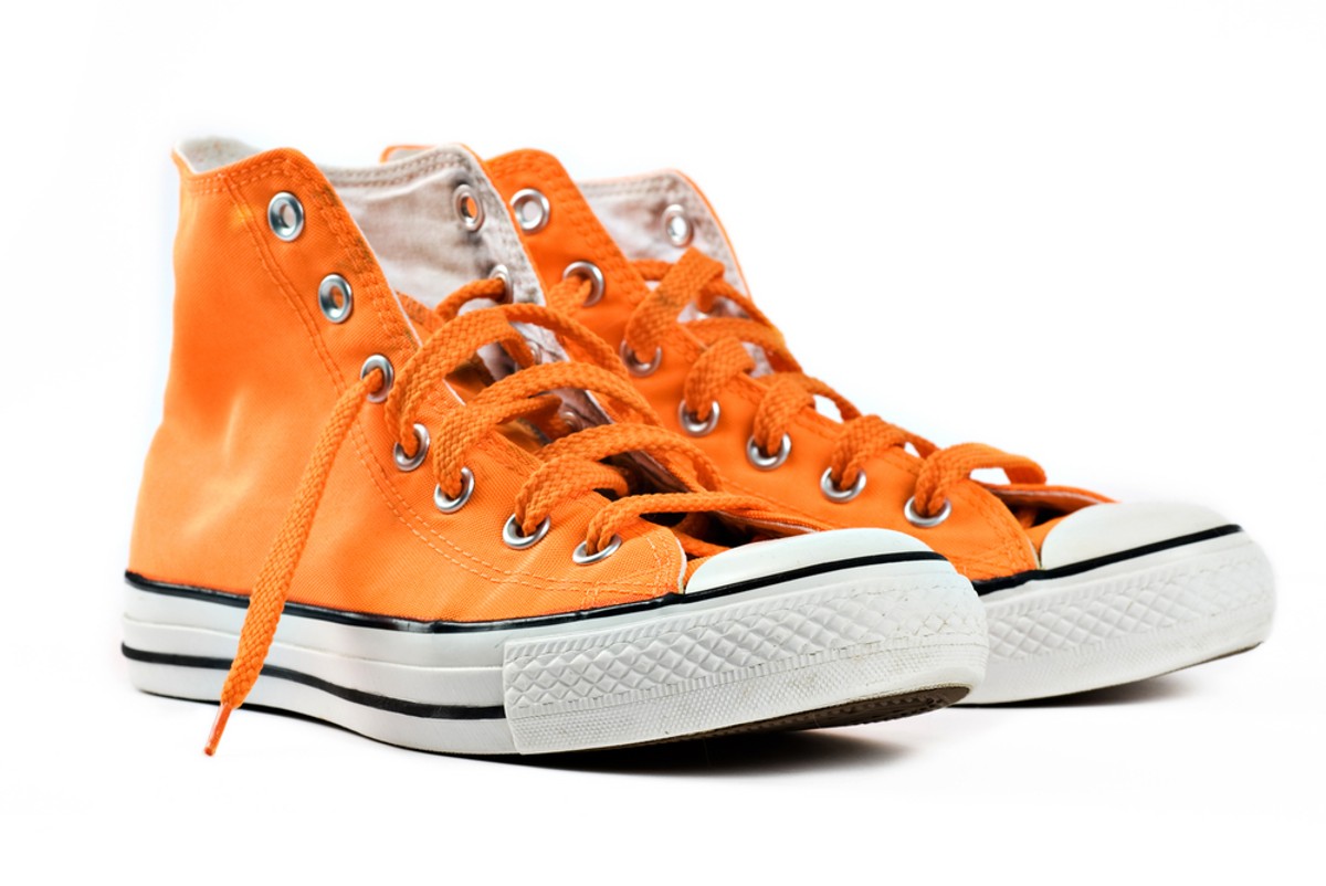 Świat ogarnęła moda na sneakersy, sportowe buty sprzed kilku dekad (fot. shutterstock.com)