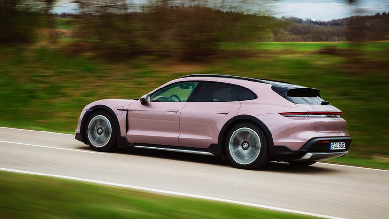 "Frozen Berry Metallic" z palety Porsche