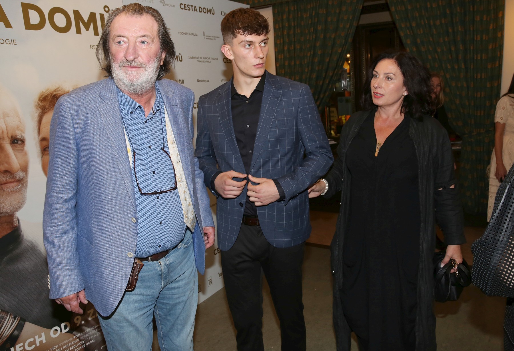 Český herec Bolek Polívka so synom Janom a manželkou Marcelou.