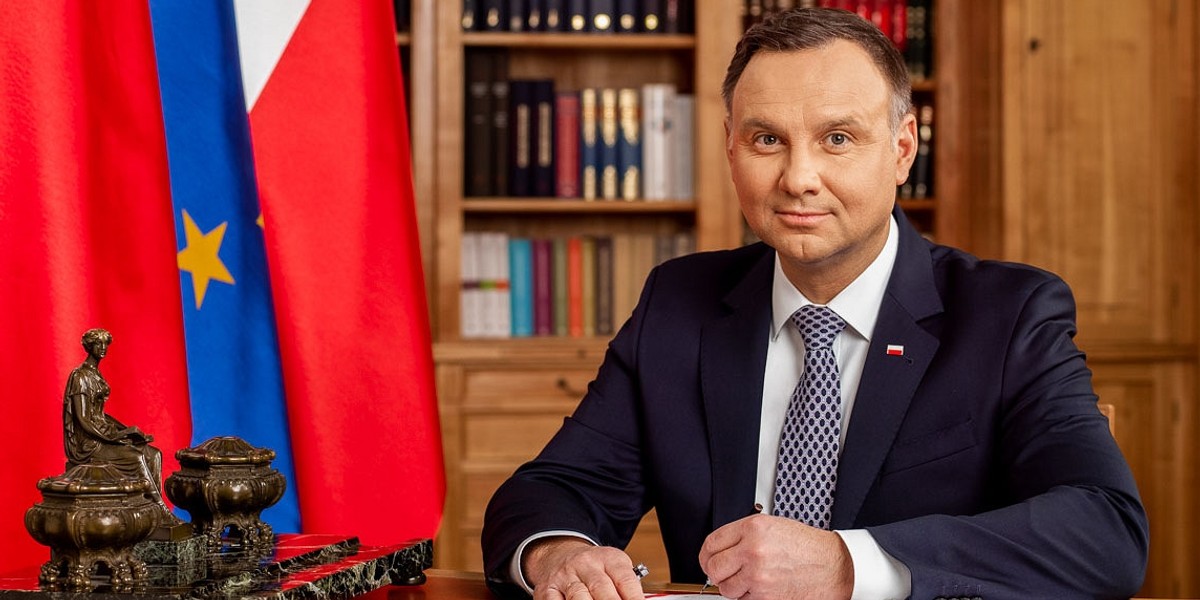 Prezydent Andrzej Duda choruje i pracuje.