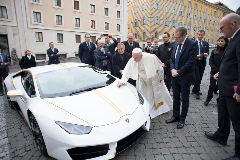 Lamborghini Huracan dla Papieża