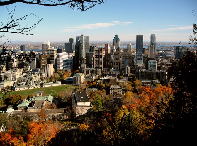 <strong>8. Montreal - 380 pkt</strong>
<br><br>
W Montrealu język francuski jest dla 52,4 proc. obywateli językiem urzędowym. Studenci mogą więc wybierać pomiędzy uniwersytetami anglojęzycznymi (np. Uniwersytet McGill) i francuskojęzycznymi (np. Uniwersytet Montrealu). Uniwersytet Concordia natomiast to ośrodek dwujęzyczny.