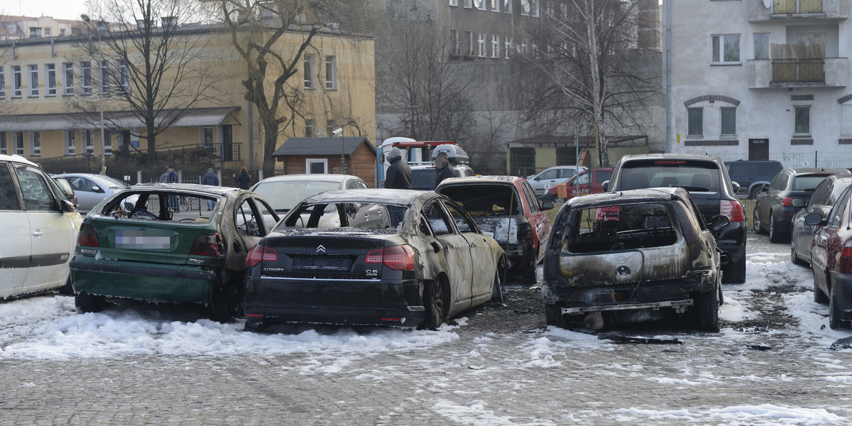 Spłonęły auta na parkingu strzeżonym Maxa Borna.