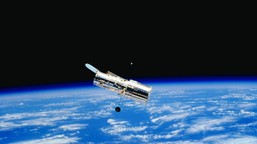 tajemniczy towarzysz betelgezy. teleskop hubble ujawnia kosmiczny „śla