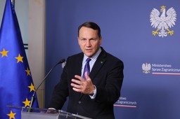 sikorski upomina nawrockiego: to są sprawy pod najwyższymi klauzulami tajności