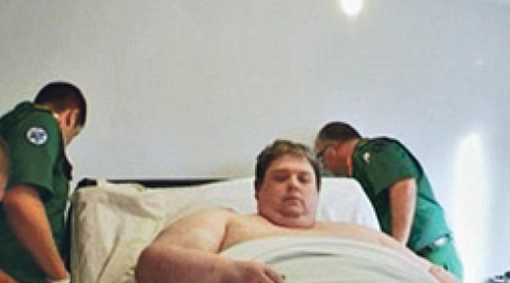 18-an gondozzák a 377 kilós férfit