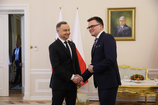 Prezydent RP Andrzej Duda i marszałek Sejmu Szymon Hołownia podczas spotkania w Pałacu Prezydenckim
