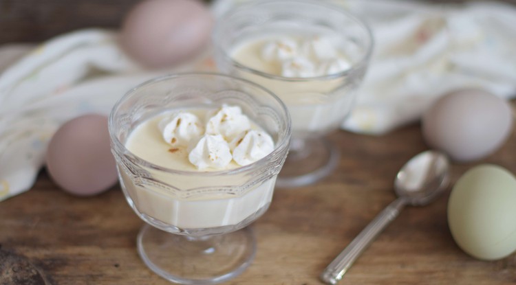 Rupáner-konyha: Húsvéti tojáslikőrös panna cotta recept Fotó: Getty Images