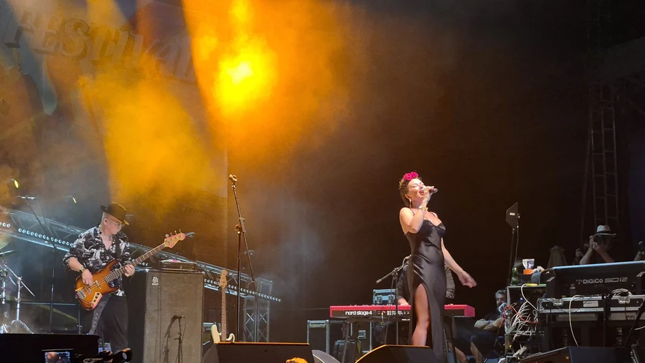 The Amy Winehouse band na Nišvilu