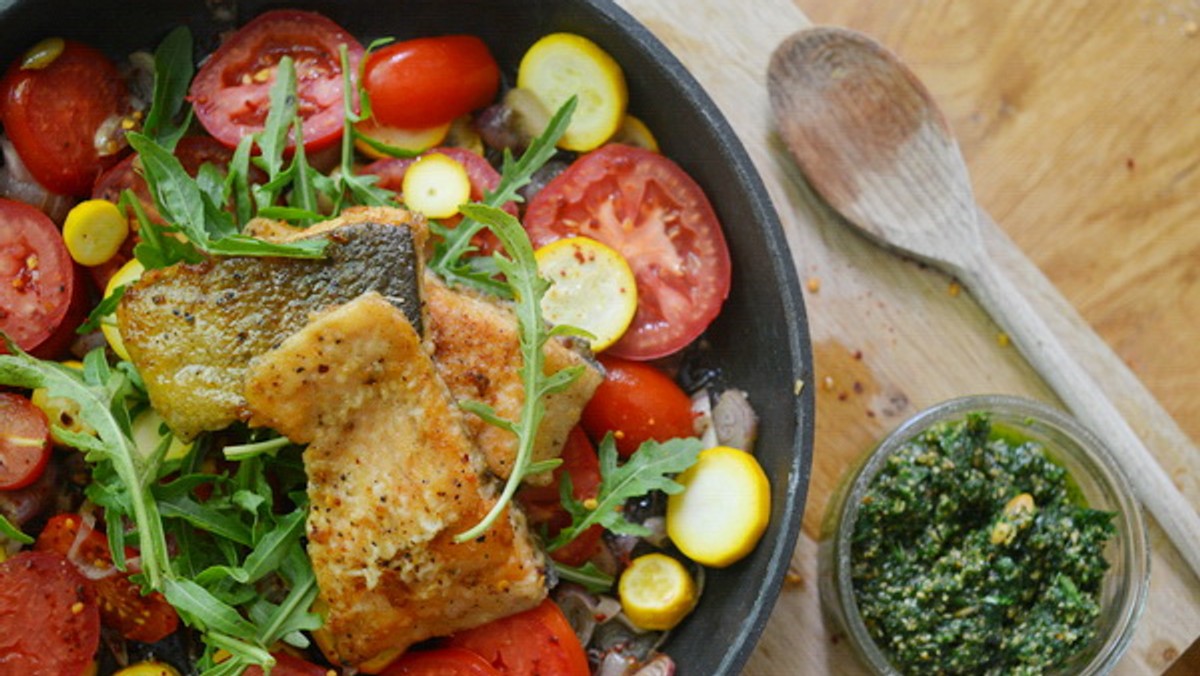 Czas przeznaczony na nasz lunch zazwyczaj jest ograniczony, warto z tego względu zadbać o coś pożywnego już w domu. Posiłek ten powinien charakteryzować się swoją lekkością, a zarazem powinniśmy ugasić nim swój głód. Mamy dla was świetną propozycję. Dzisiejsze danie można przygotować w 30 minut. Łatwe, szybkie, a przede wszystkim uniwersalne!