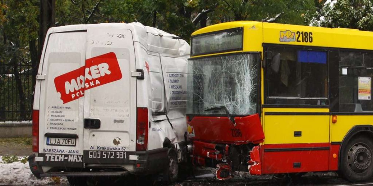 Busem w autobus, są ranni