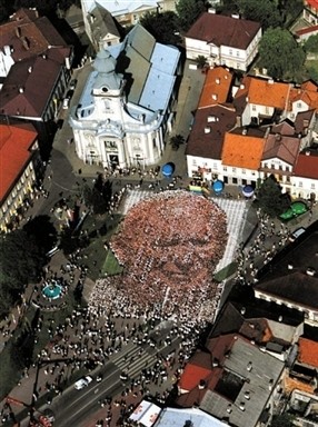 PAPIEŻ: SZTUKA