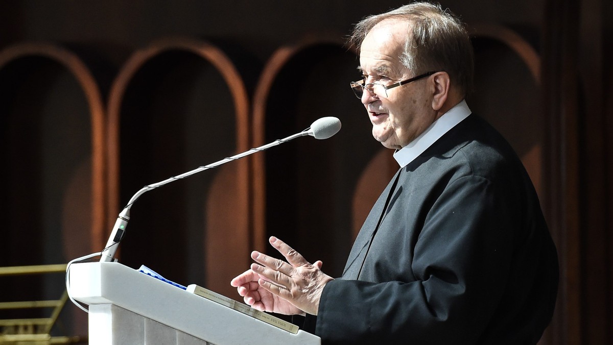 Hala Arena Toruń, w której odbywają się obchody 25. rocznicy powstania Radia Maryja, nie jest jeszcze zapełniona po brzegi. Za kilka godzin gości powinno być jednak więcej, ponieważ swój przyjazd na tę porę zapowiedzieli ważni lokalni oraz krajowi politycy.