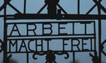 Złodzieje ukradli napis Arbeit macht Frei z Dachau