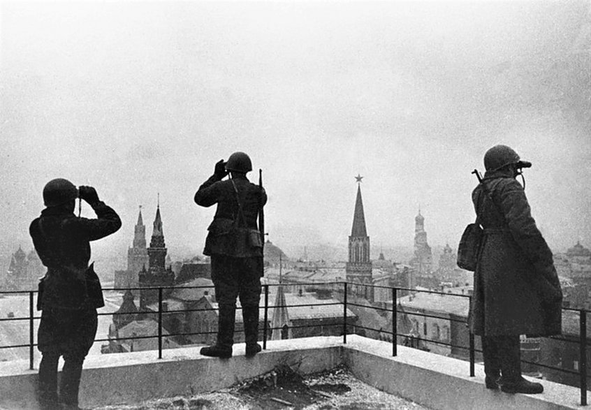 Punkt obserwacyjny w czasie obrony Moskwy (1941, domena publiczna)