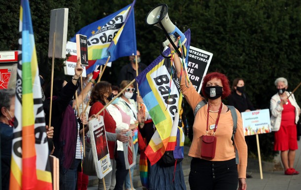 03.09.2020 Warszawa , Rondo de Gaulle`a . Polskie Babcie pikietuja przeciwko nienawisci i nietolerancji