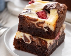 Trochę sernik, trochę makowiec. Ten przepis łączy obydwa ciasta