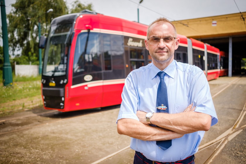 Pracownicy Tramwajów Śląskich nosza się teraz na niebiesko