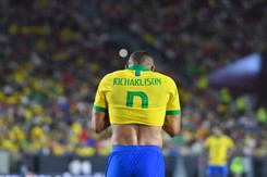 Richarlison ukarany za odrzucenie świecy dymnej w trybuny
