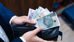 72 090 zł brutto dla każdego pracownika. Tyle od 1 stycznia 2026 wyniesie odprawa