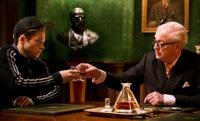 Taron Egerton i Michael Caine w filmie 'Kingsman: The Secret Service'