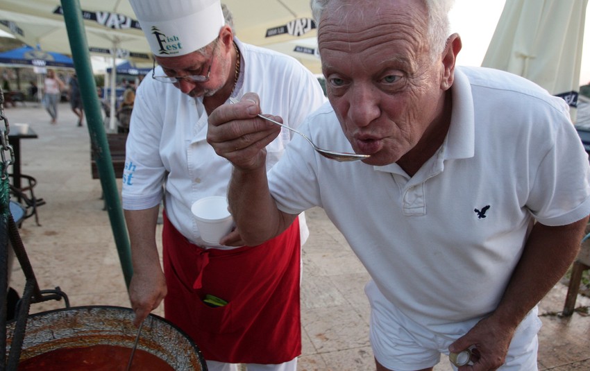 Na takmičenju učestvuju kuvari iz zemalja bivše Jugoslavije koji će pripremati mediteransku hranu i specijalitete od ribe