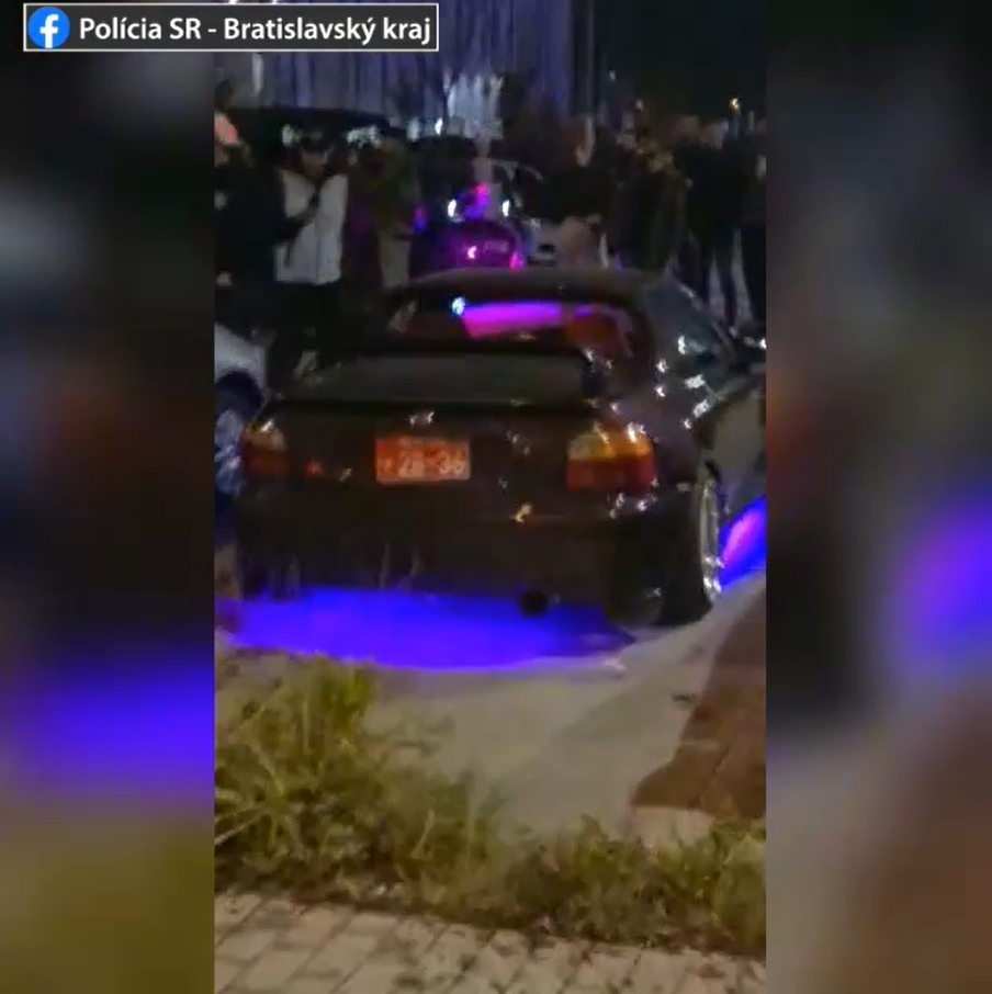 Tuningový zraz v Bratislave prekazila polícia.