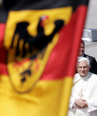 GERMANY-POPE-WYD-ARRIVAL-FLAG