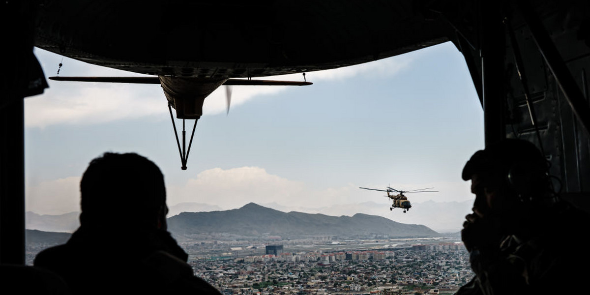 Linie lotnicze odwołują cywilne loty pasażerskie. Przestrzeń powietrzną Afganistanu oddano do dyspozycji wojska (Zdj. ilustracyjne)