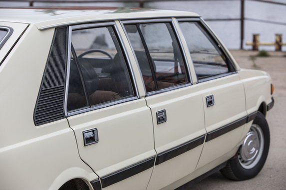 Polski Fiat 125p i FSO Polonez w wersji Long - przedłużane auta z FSO