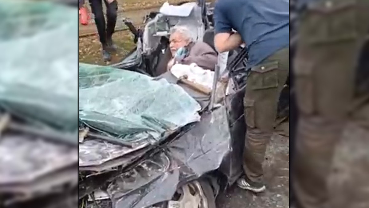 Rosyjski Czolg Przejechal Po Samochodzie