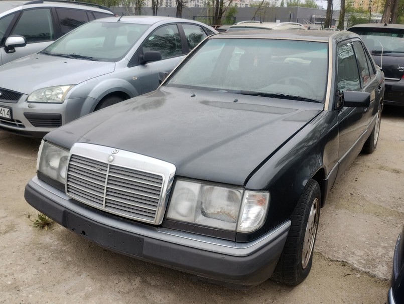 Mercedes W124 na licytacji ZDM Warszawa