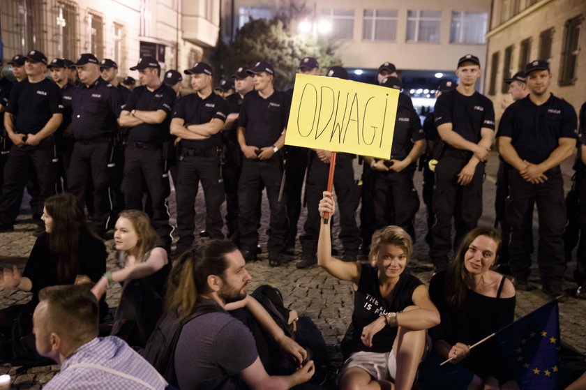 Blamaż Zielińskiego i Błaszczaka. Tak nazwali protestujących Polaków!