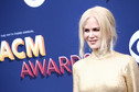 Blada Nicole Kidman w złotej sukni na gali ACM Awards 2018