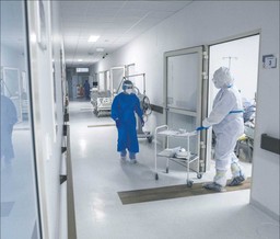 COVID–19 powraca, choć łagodniejszy