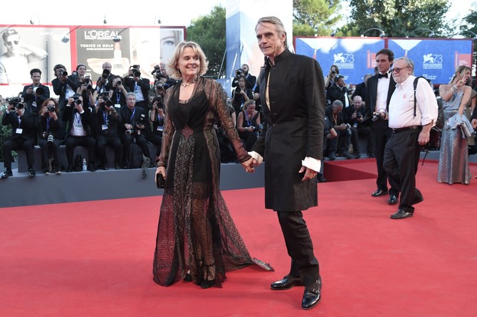 Džeremi Ajrons sa suprugom