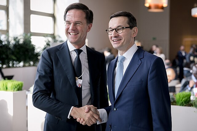 Mark Rutte i Mateusz Morawiecki podczas forum w Davos w 2018 r.
